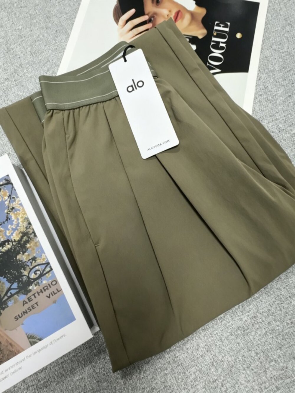 🌼NWT ALO Yoga Olive Relaxed Trouser🌱Regular 30" Inseam - Picture 7 of 7
